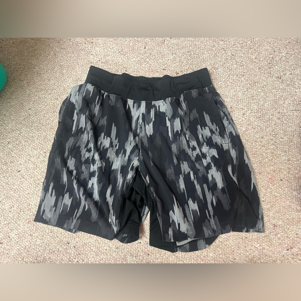 Lululemon men Black and Gray Patterned Shorts